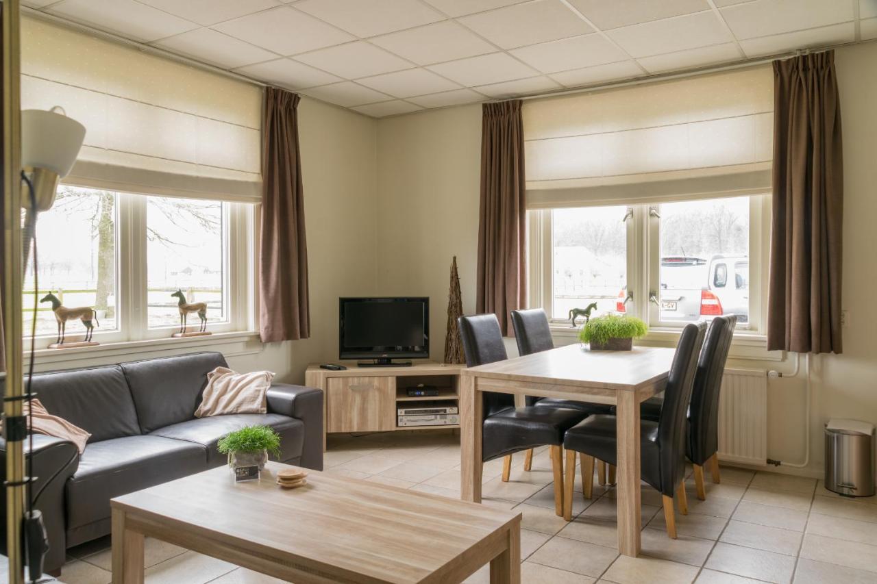 Recreatieoord Hippique Villa Westendorp Oda fotoğraf
